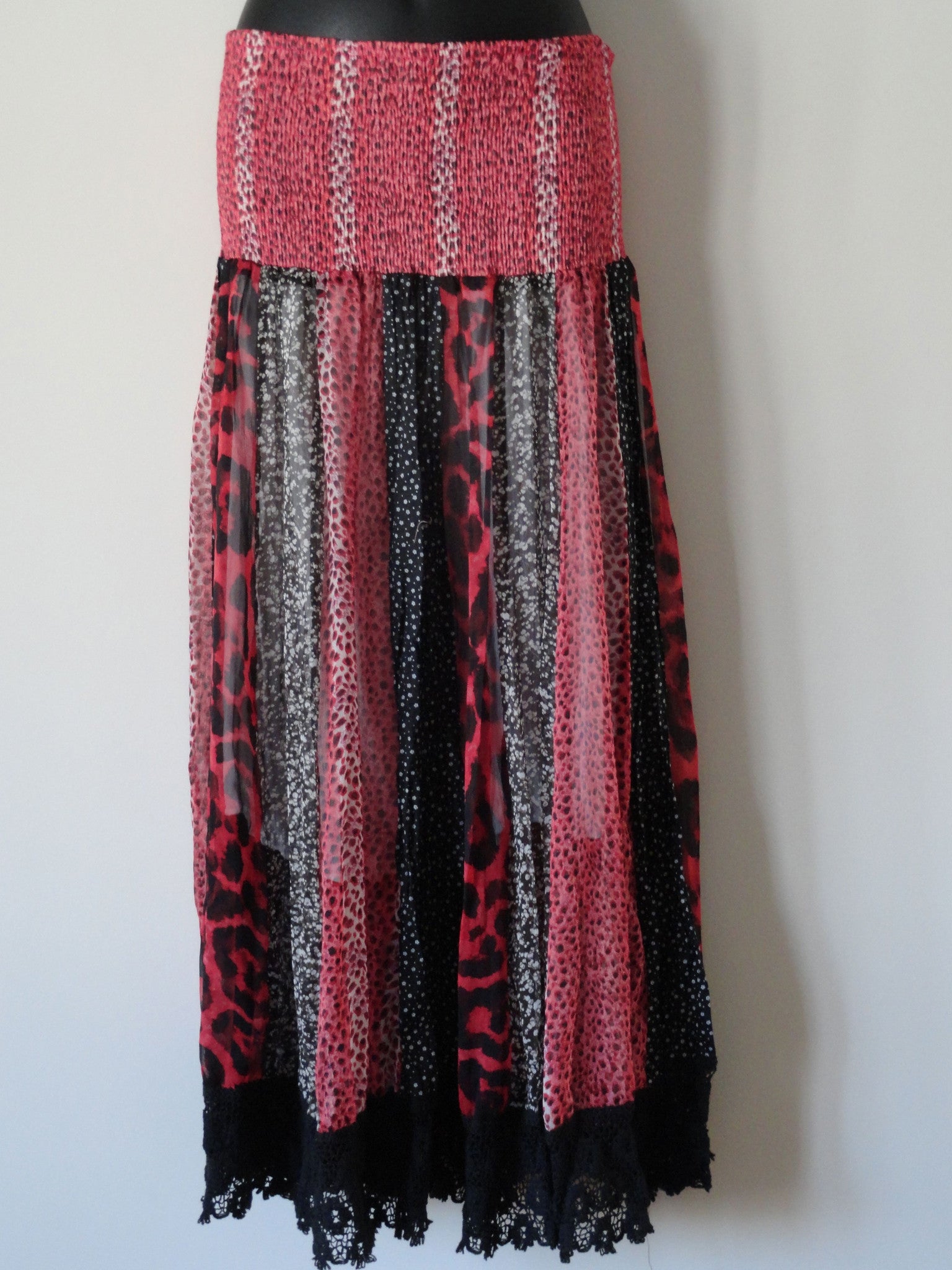 Indian crushed georgette skirt. Red and black skirt. Crinkled skirt. E ...