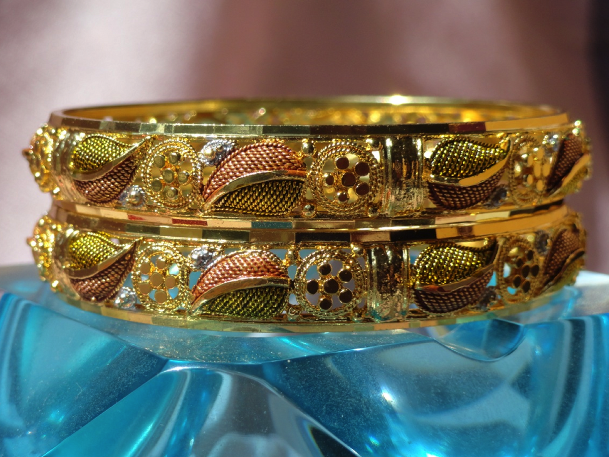 Handmade bracelet bangles gold from India, copper finish. Indian Jewel ...