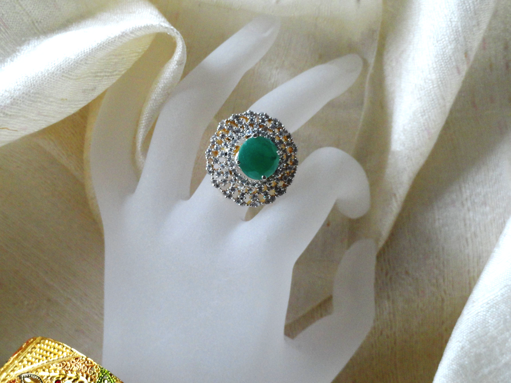green-jade-finger-ring-white-stones-artikrti8 jfr1006